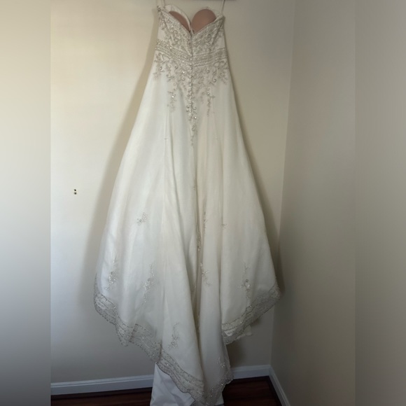 Mori Lee Beaded Wedding Gown Size 12 Sweetheart A-Line Cathedral Train bustle - Picture 6 of 16